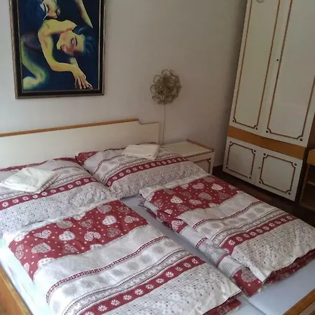 Homestay Ubytovani Vilova 8, Karlovy Vary